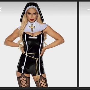 Halloween nun costume